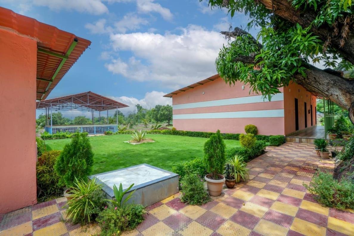 Mahalakshmi Agro Tourism Hotel Poinad Exterior foto